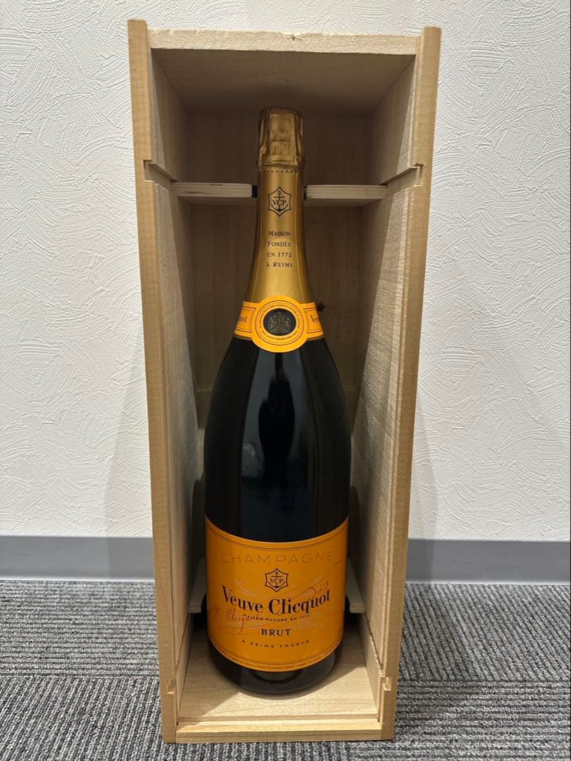 【超大型ボトル 豪華木箱入】ヴーヴ・クリコ・ブリュット 3Ｌイエローラベル