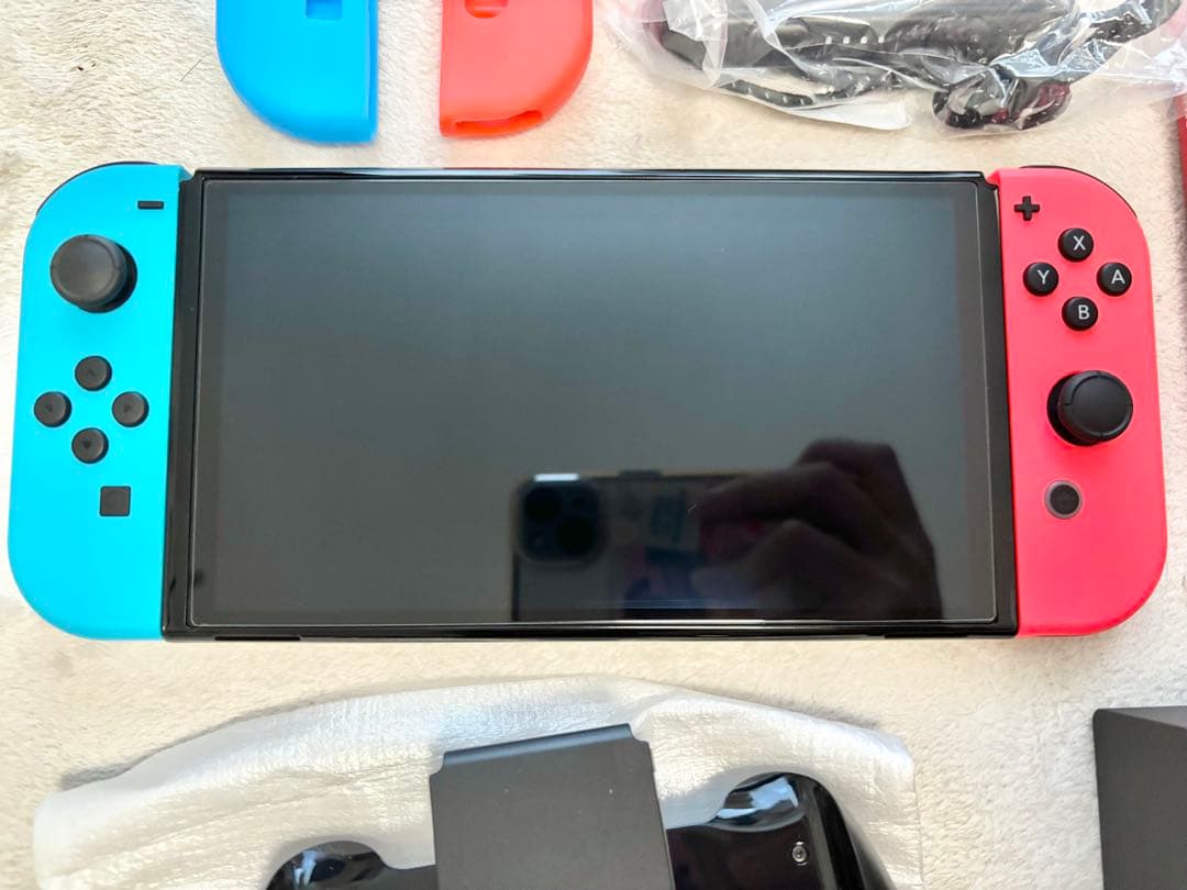 NintendoSwitch 有機ELモデル 収納ケース画面保護フィルム付き