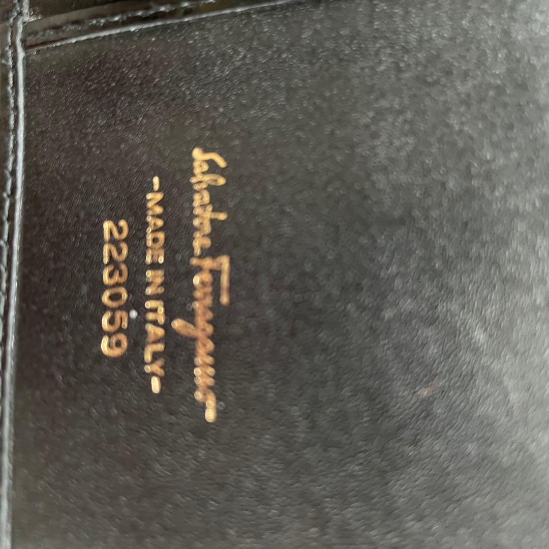 【美品】Salvatore Ferragamo 黒 長財布