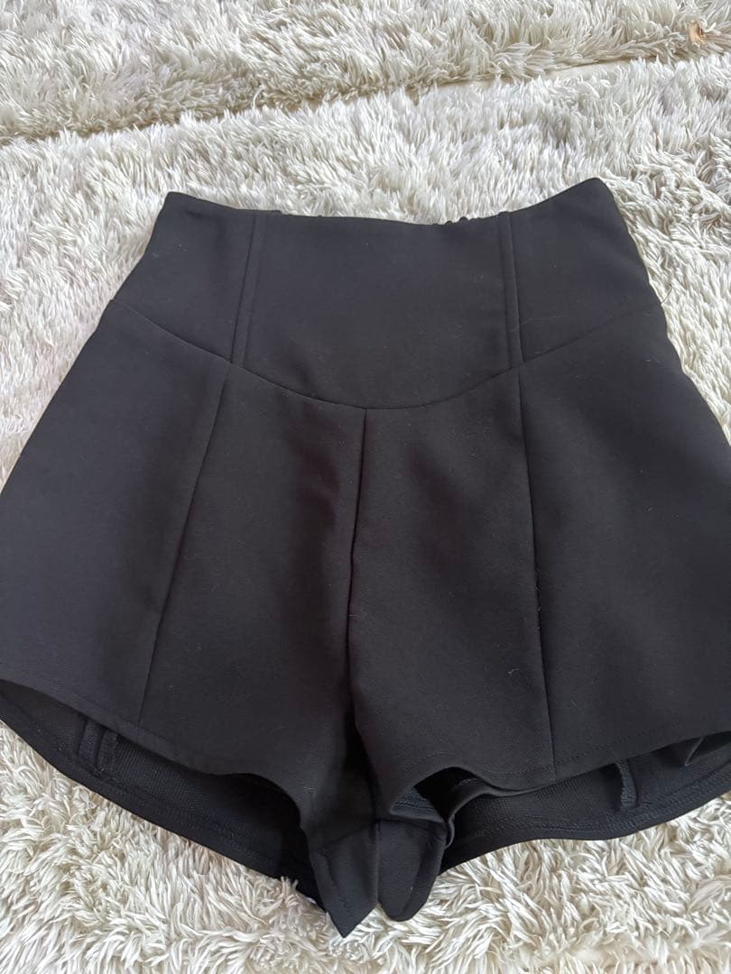 新品未使用　ダーリッチ　美シルエットショートパンツ Free