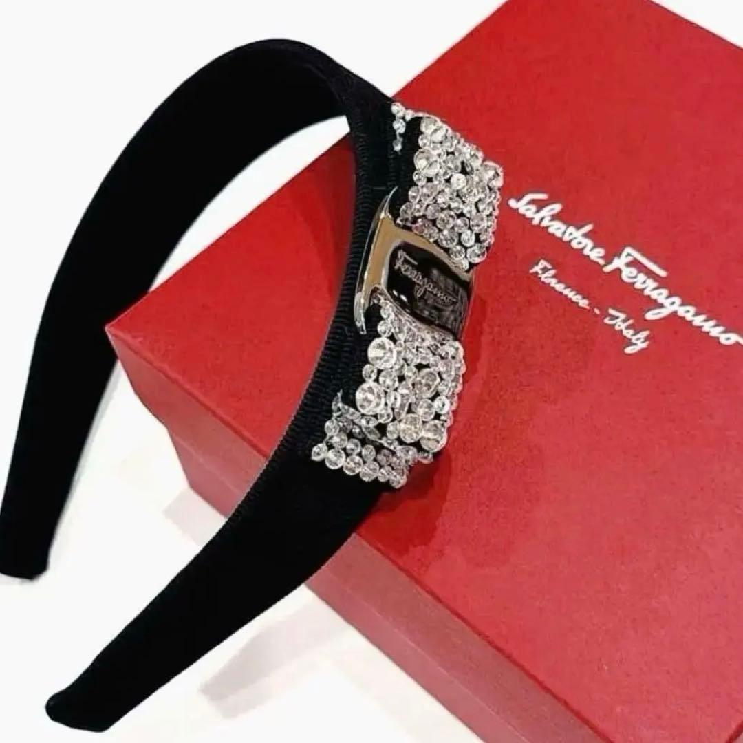 【未使用】フェラガモ　カチューシャ　ビジュー　Ferragamo クリスタル