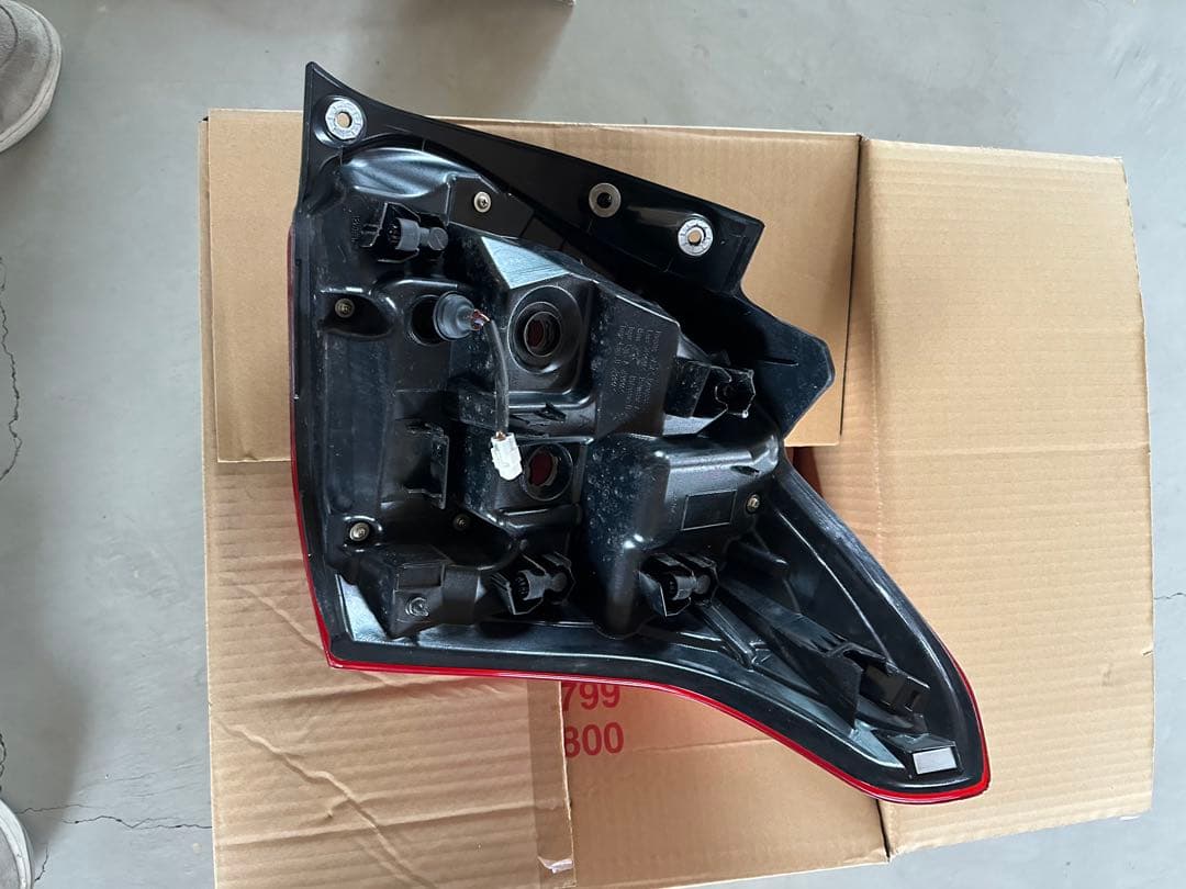 スイフト　左右テールライト