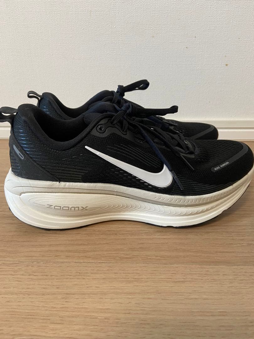 NIKE ナイキ VOMERO18 ボメロ18