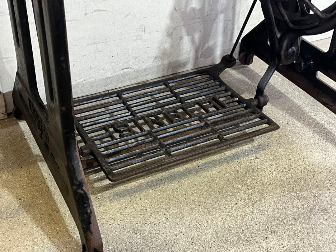 ド*ー様 USA SINGER 鉄脚 古材天板テーブル 作業台 シンガーミシン