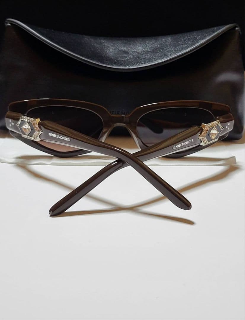 ◆GENTLE MONSTER◆ロゴ付き　サングラス　RUVY VAN　ケース付