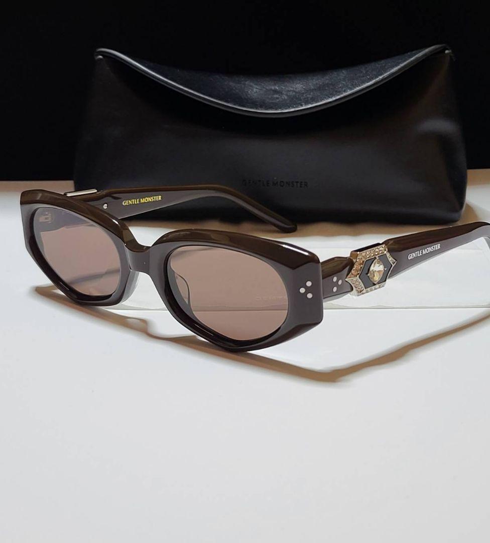 ◆GENTLE MONSTER◆ロゴ付き　サングラス　RUVY VAN　ケース付