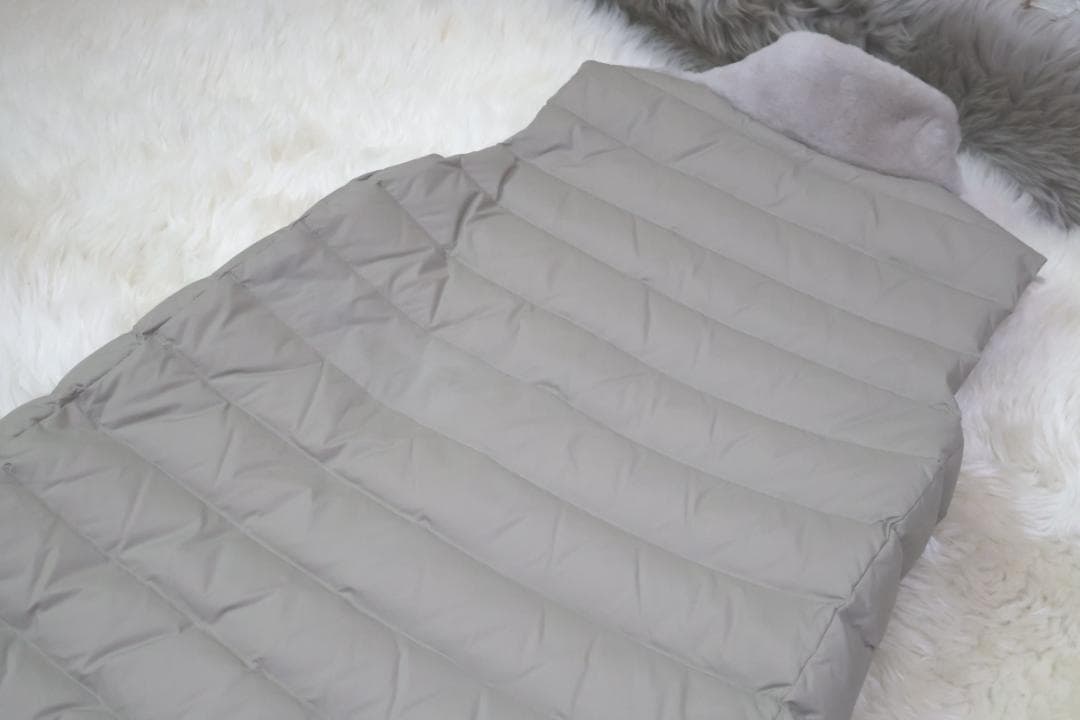 Sov ソブ の ムートン 毛皮ファーを使用した ダウン ジレ コート