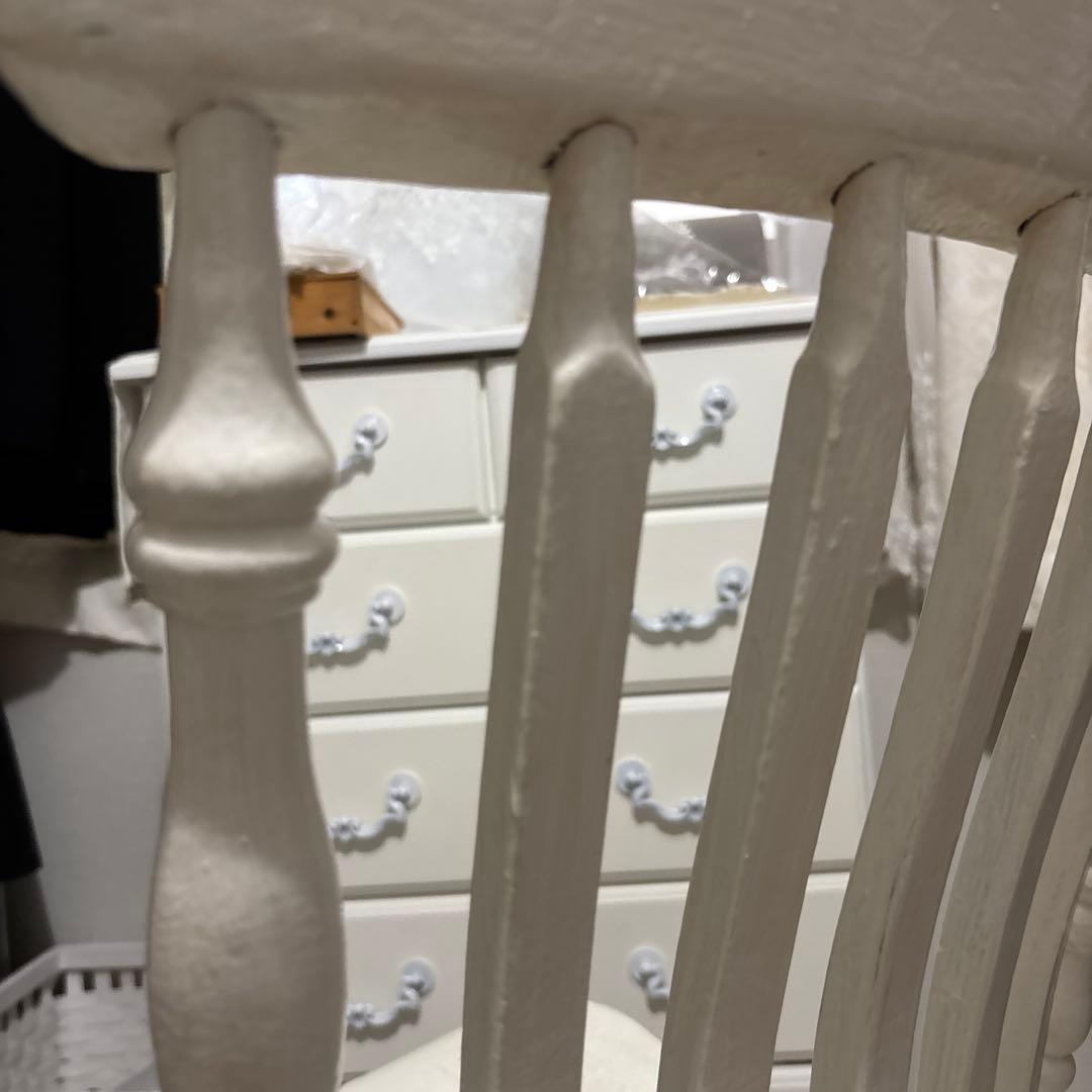 ホワイト木製　アンティーク風チェア