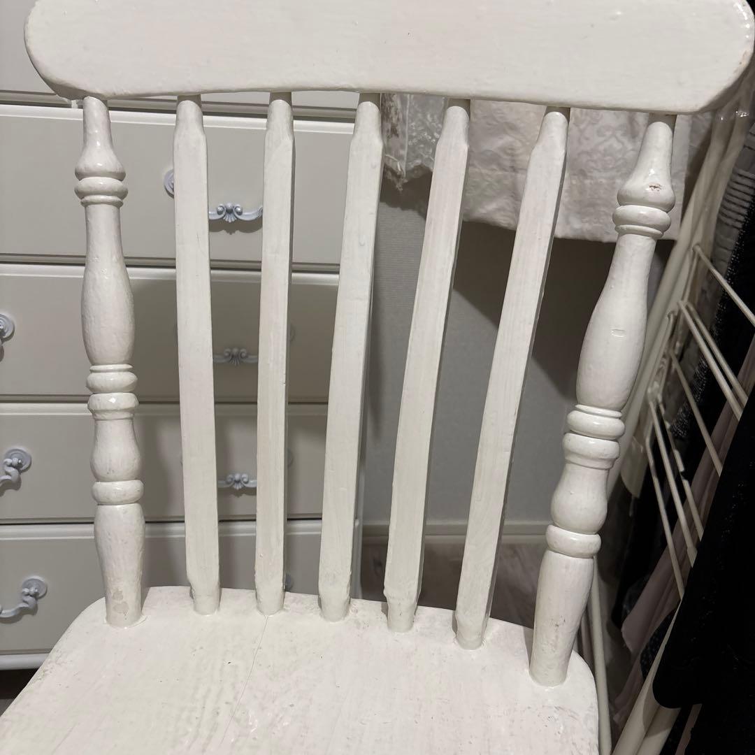 ホワイト木製　アンティーク風チェア