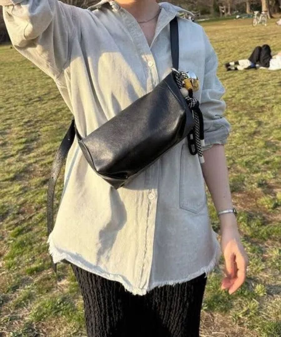 イアパピヨネ ボックスショルダーバッグ