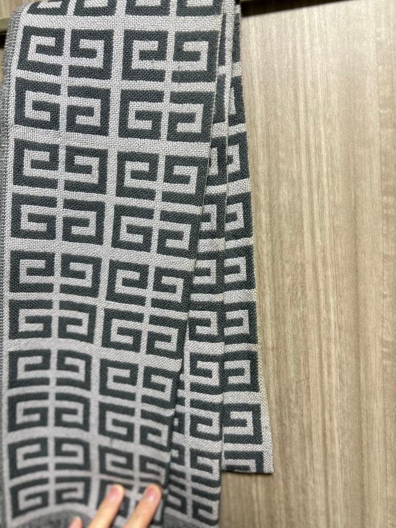 Givenchyマフラー グレーと黒　ジバンシー