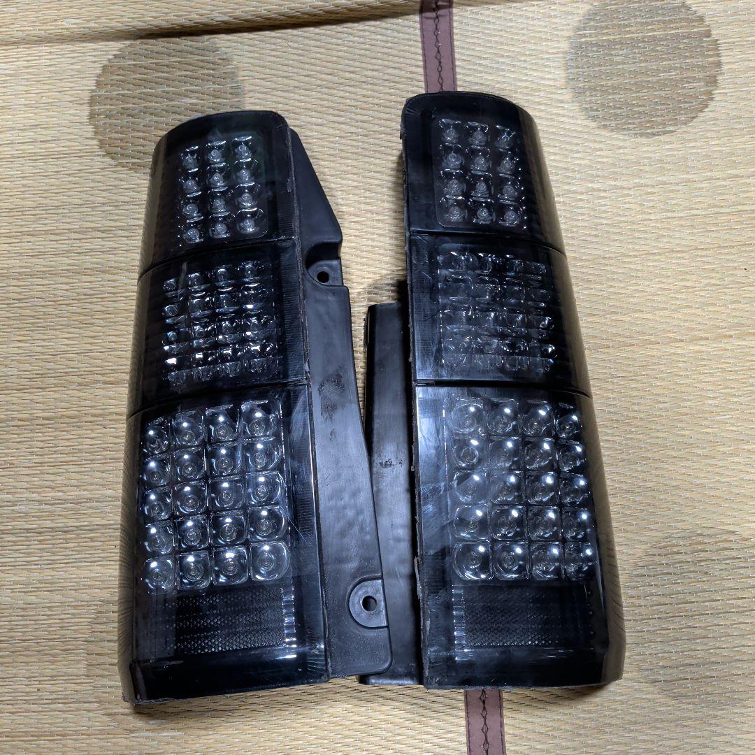 ジムニーjb23、5型以降ブラックテ−ルランプ、ハイフラ防止リレー付き