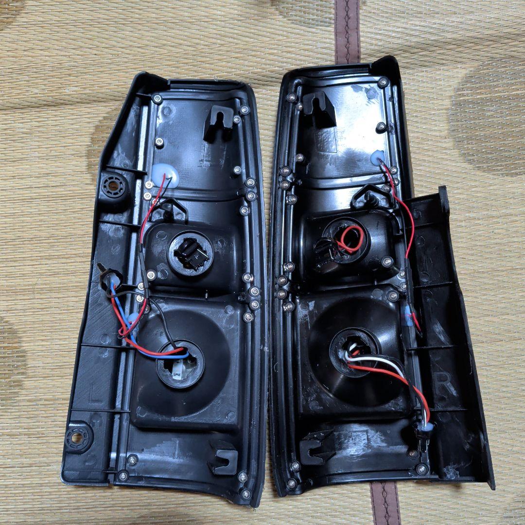 ジムニーjb23、5型以降ブラックテ−ルランプ、ハイフラ防止リレー付き