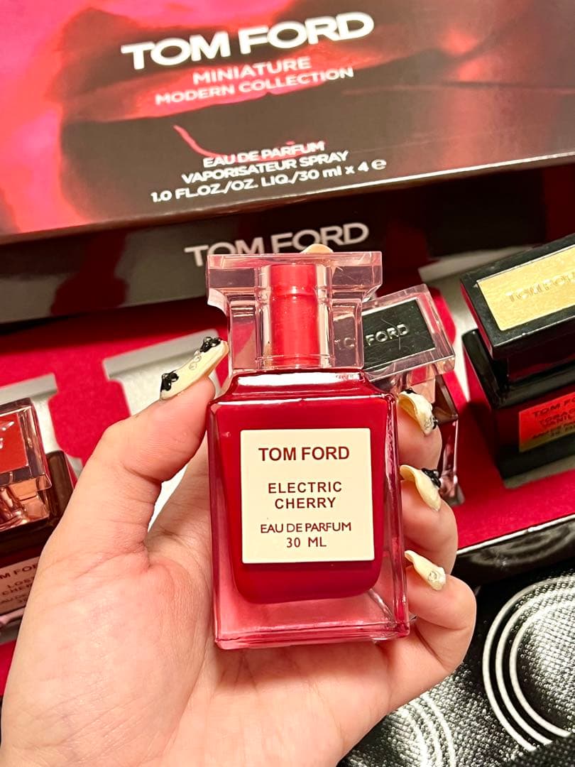 r*☆様 TOM FORD モダンコレクション ミニチュア香水セット