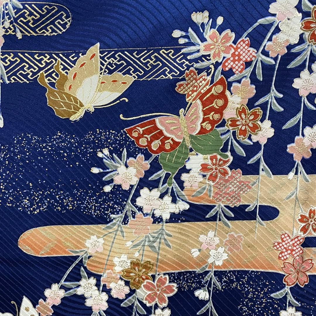 D774 振袖　枝垂れ桜　鼓み　金駒刺繍　正絹　着物　袷　極美品