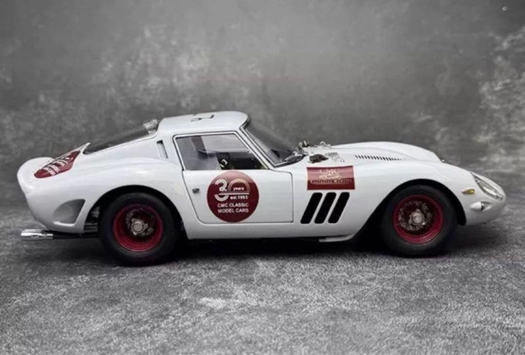 年末限定価格 CMC 1/18 フェラーリ 250 GTO 30周年ミニカー