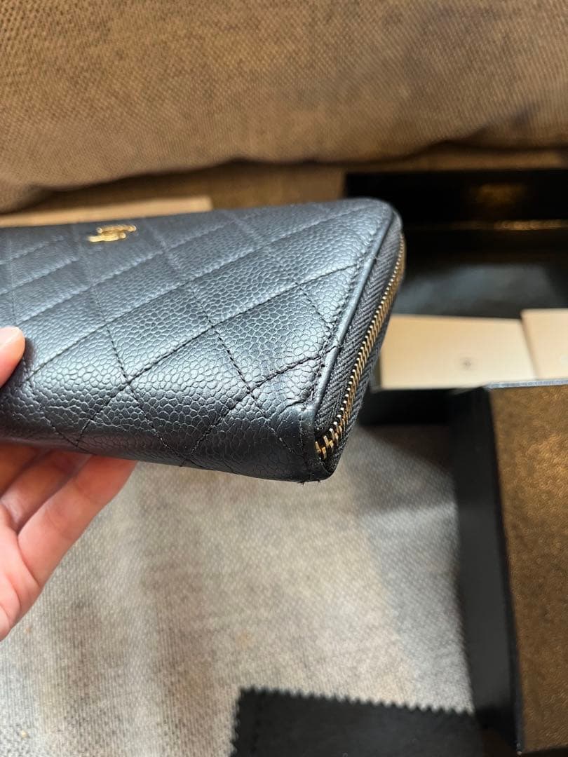 CHANEL キャビアスキン　ラウンドファスナー　ブラック キルティング 長財布