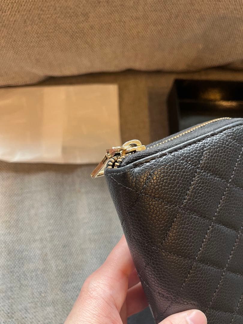 CHANEL キャビアスキン　ラウンドファスナー　ブラック キルティング 長財布