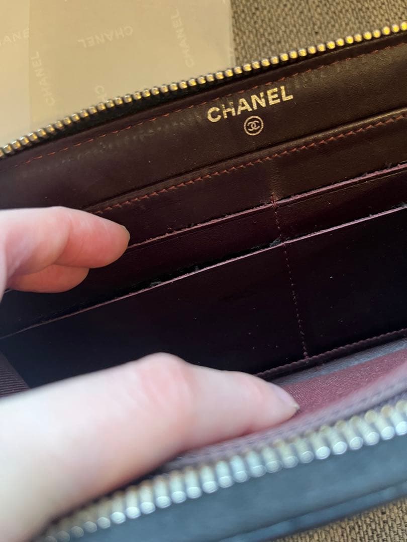 CHANEL キャビアスキン　ラウンドファスナー　ブラック キルティング 長財布