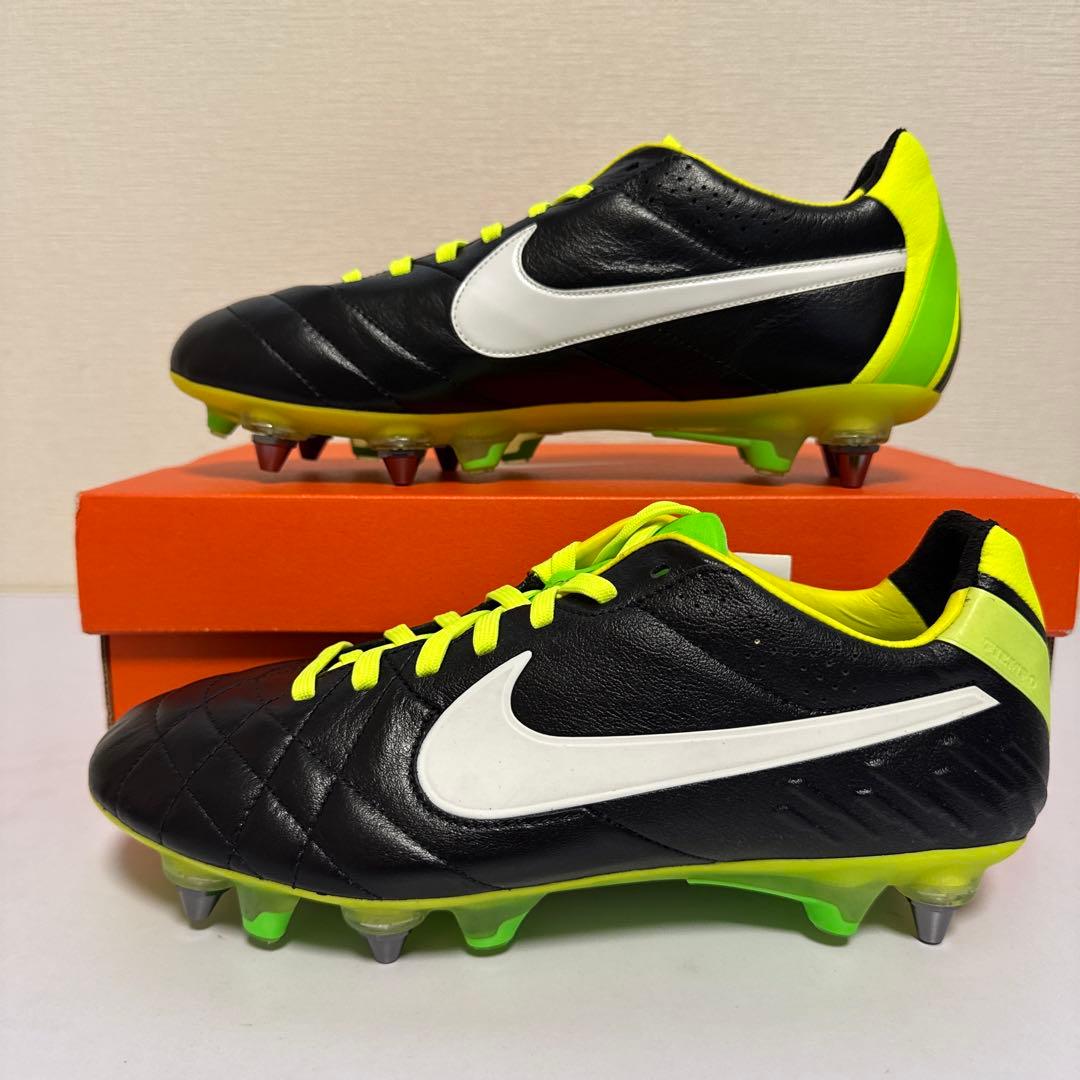 ナイキティエンポ　レジェンドIV 新品　24㎝