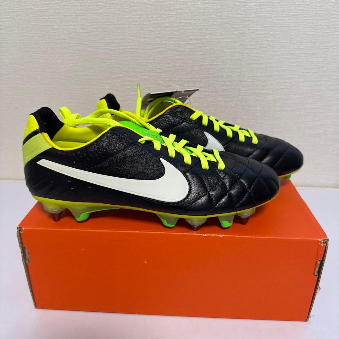 ナイキティエンポ　レジェンドIV 新品　24㎝