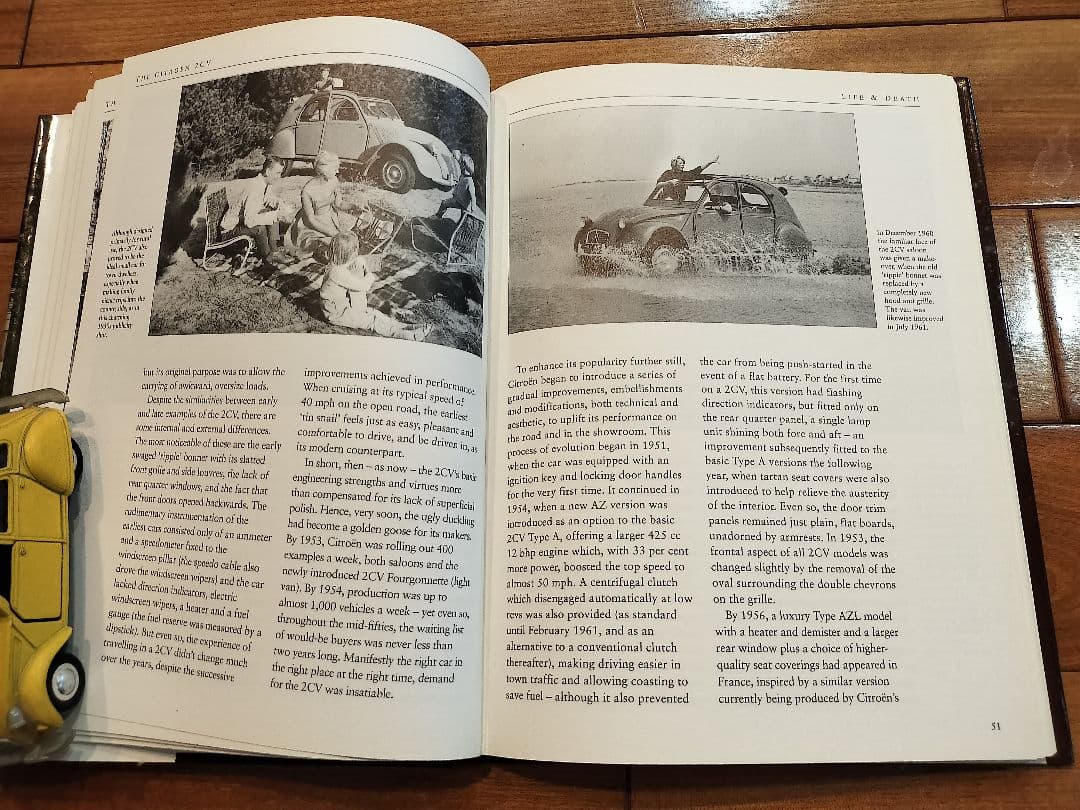 洋書 Sixty Years of the Citroen 2CV 1937-1997