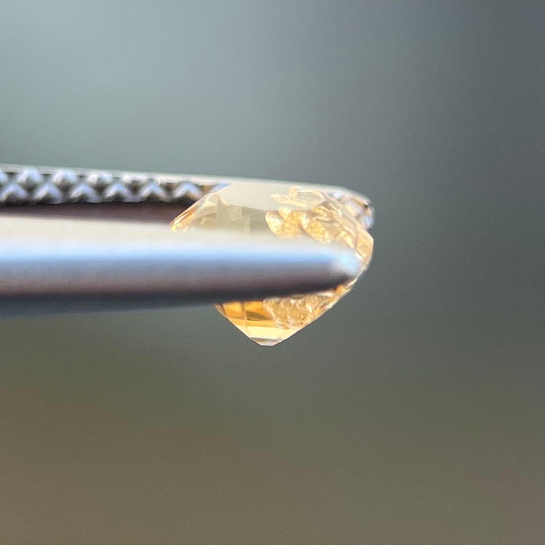 スリランカ産非加熱天然オレンジイエローサファイアルース