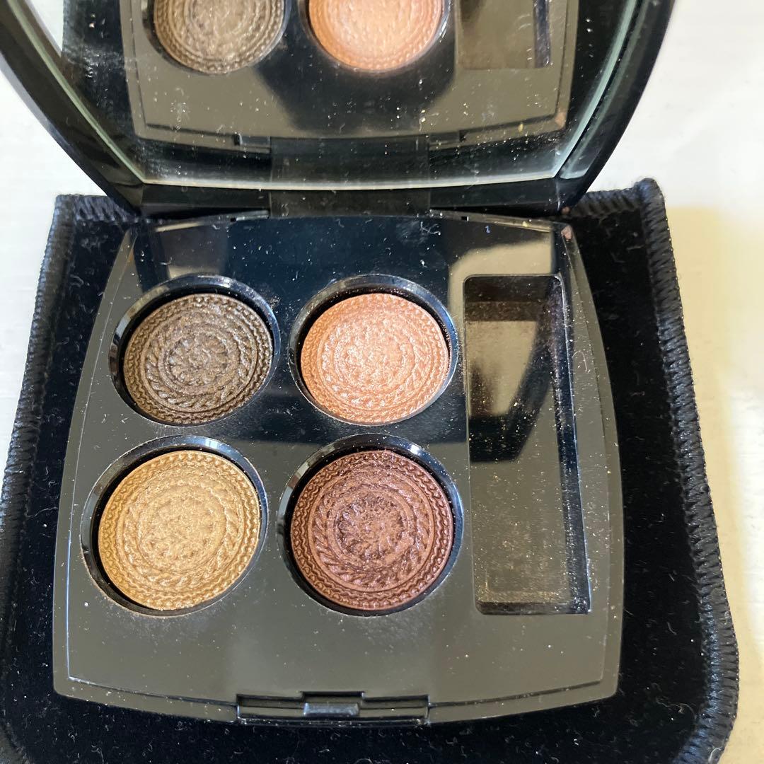 シャネルアイシャドウ、フェイスパウダー、ポーチまとめ売り