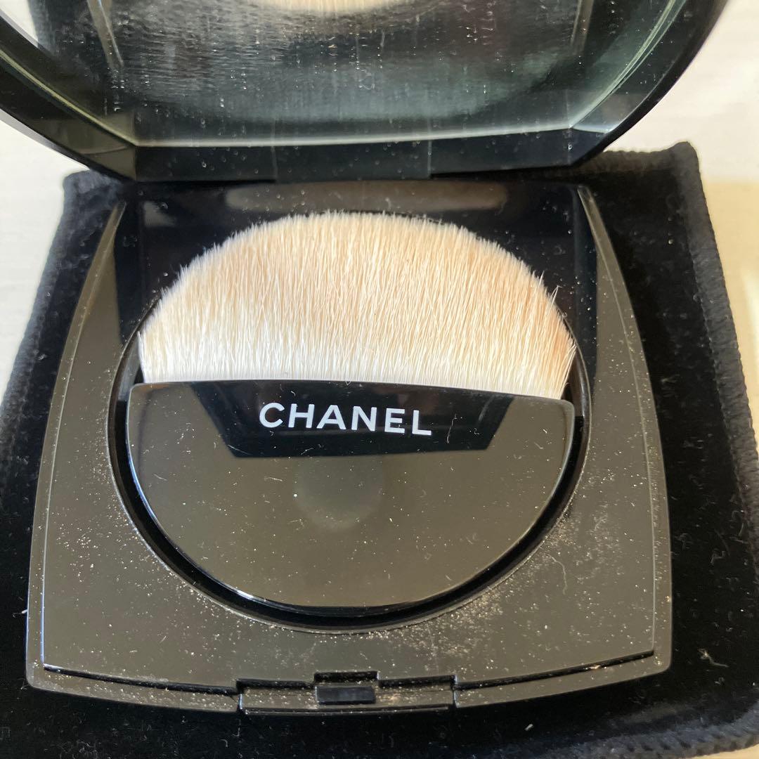 シャネルアイシャドウ、フェイスパウダー、ポーチまとめ売り