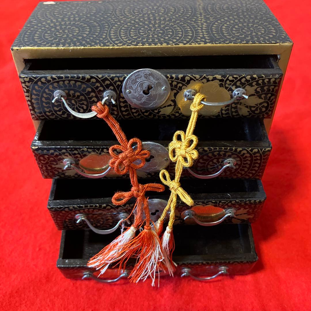 100年以上前のお雛様道具 御三揃(箪笥 長持 両掛)蒔絵御懸盤 桐箱入