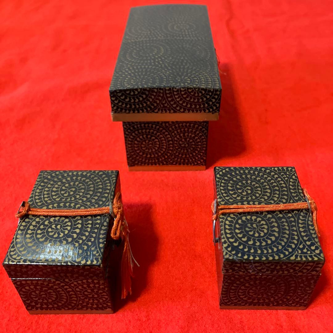 100年以上前のお雛様道具 御三揃(箪笥 長持 両掛)蒔絵御懸盤 桐箱入