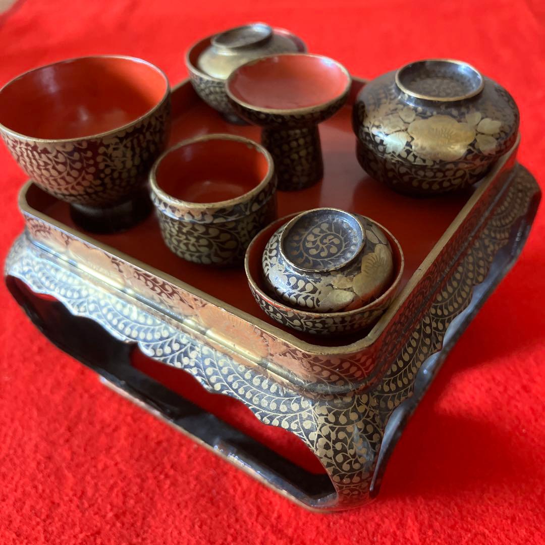 100年以上前のお雛様道具 御三揃(箪笥 長持 両掛)蒔絵御懸盤 桐箱入