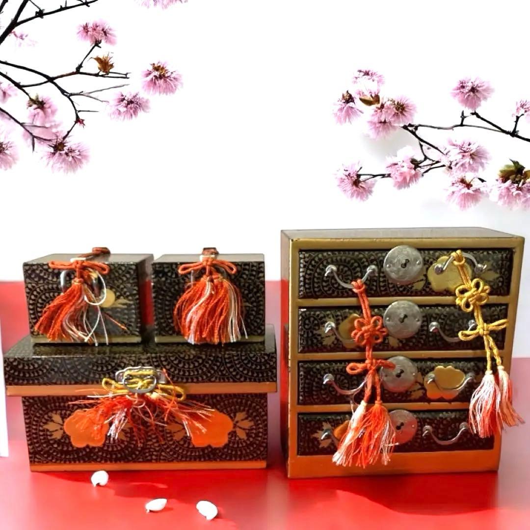 100年以上前のお雛様道具 御三揃(箪笥 長持 両掛)蒔絵御懸盤 桐箱入