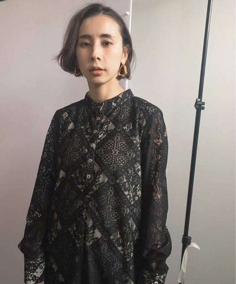 GEOMETRIC FLOWER LACE DRESS ブラック