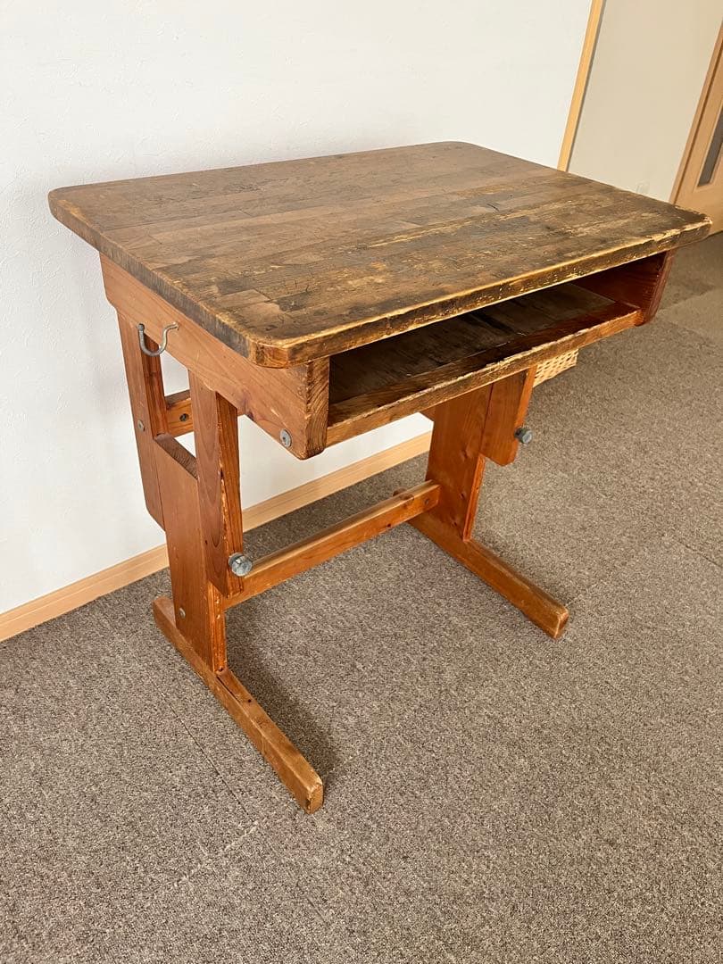 お早めに！人気のビンテージ木製　約縦45×横65 アンティーク　レトロ　学習机