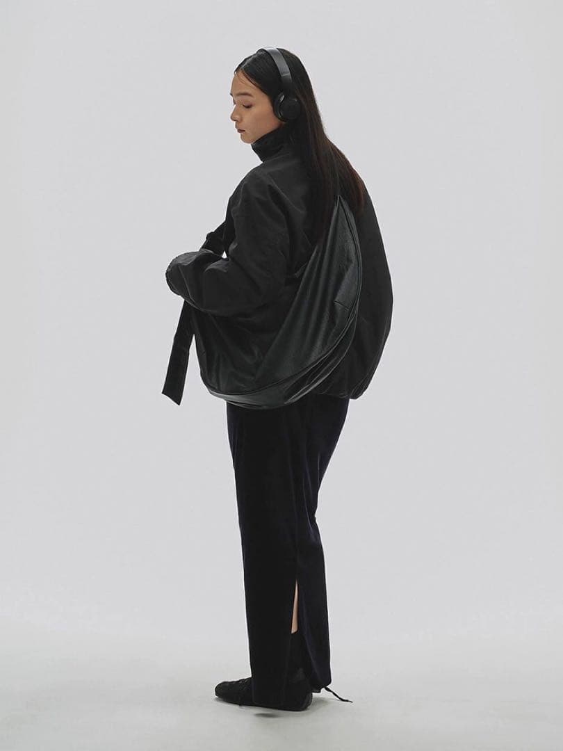 新品未着用　todayful風アウター　軽くて羽織りやすいブラックのアウター