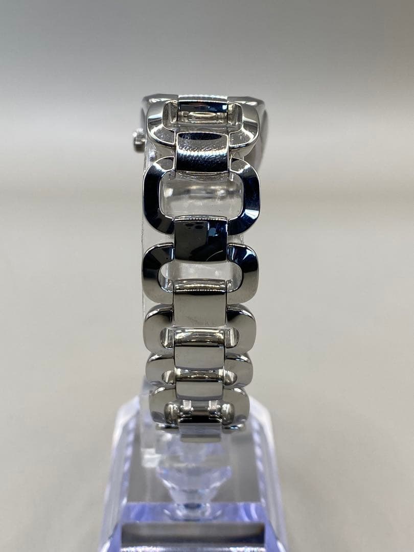 [美品]GUCCI シルバー スクエアフェイス腕時計125.5 YA125502