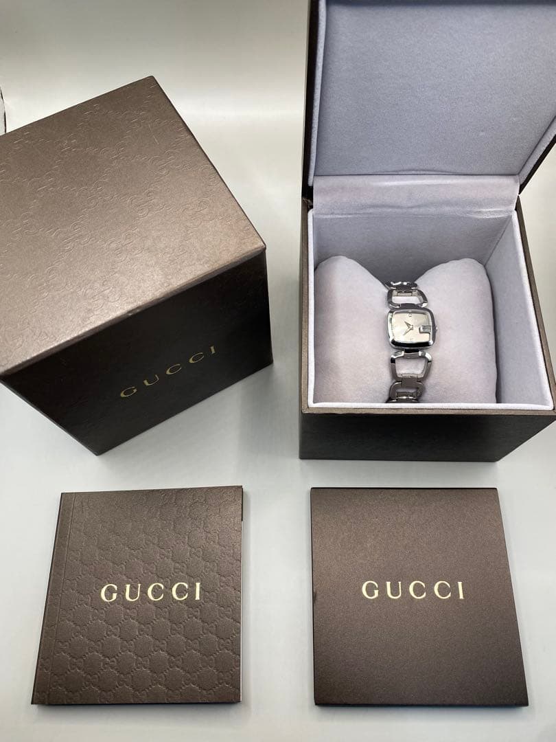 [美品]GUCCI シルバー スクエアフェイス腕時計125.5 YA125502