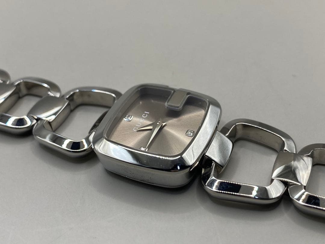 [美品]GUCCI シルバー スクエアフェイス腕時計125.5 YA125502