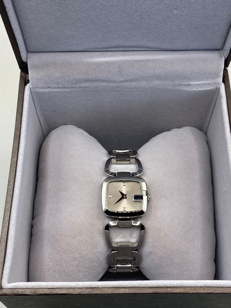 [美品]GUCCI シルバー スクエアフェイス腕時計125.5 YA125502