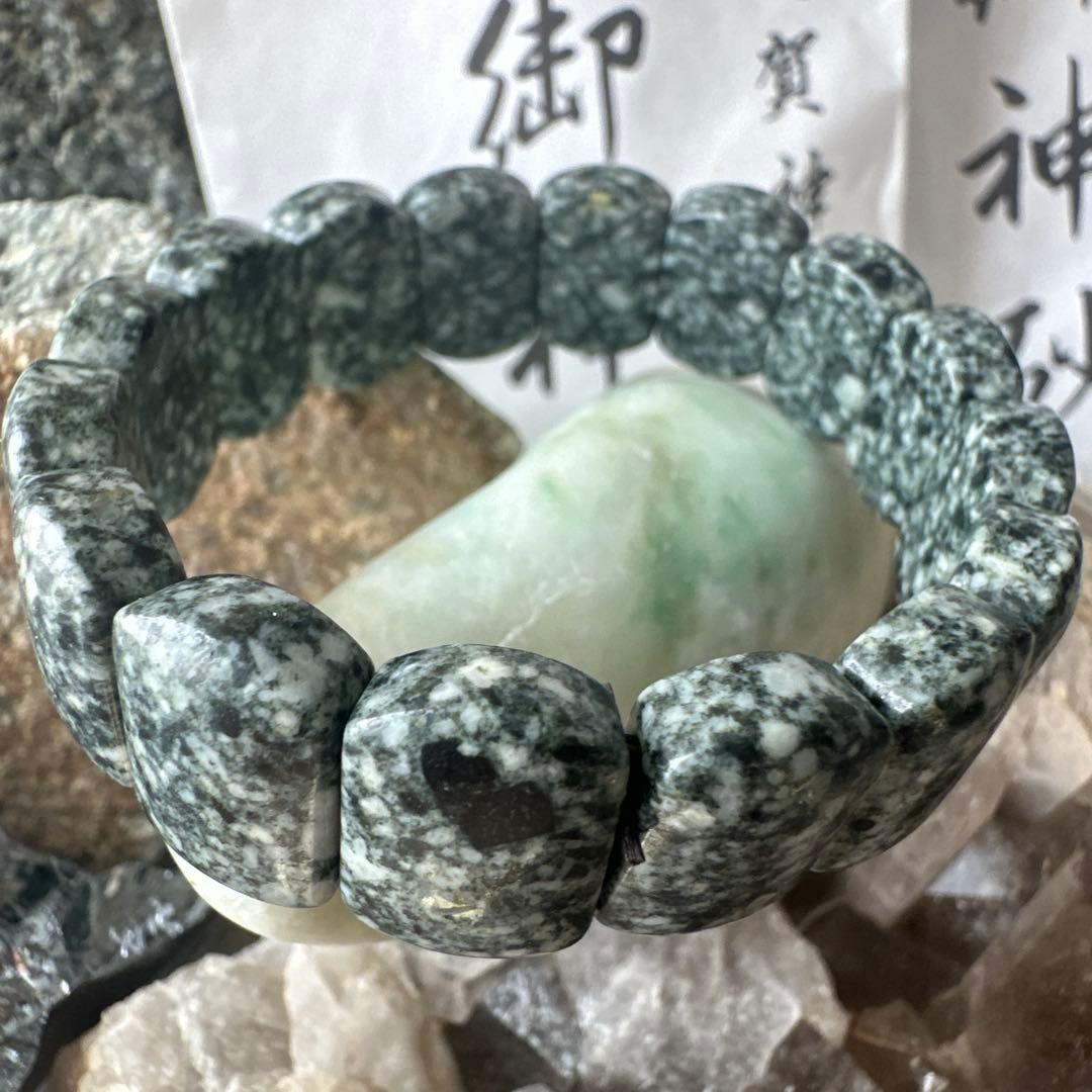 遠野霊石　超高波動　スペシャルバングル　ハンドメイド　感謝の石　奇跡の石　波動石