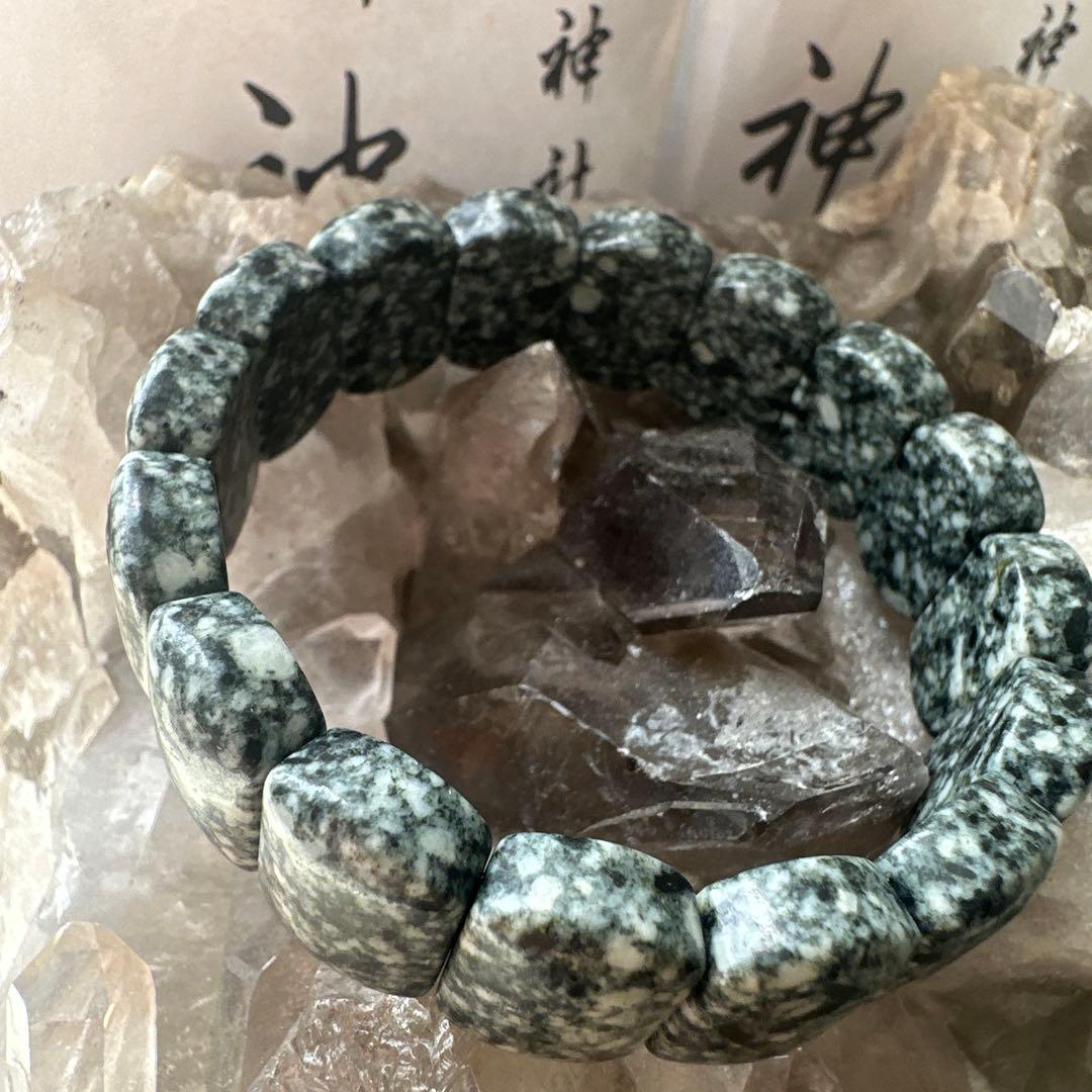 遠野霊石　超高波動　スペシャルバングル　ハンドメイド　感謝の石　奇跡の石　波動石