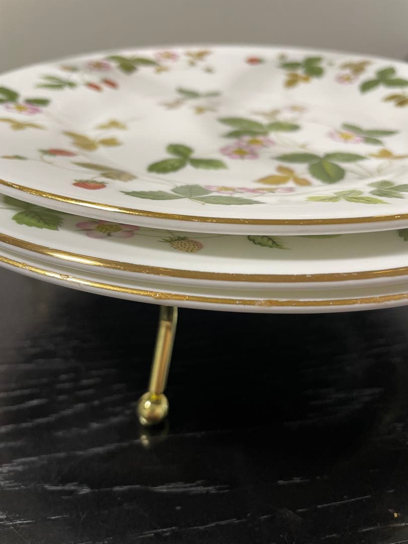 ウェッジウッド ワイルドストロベリーカップソーサープレート＆3段ケーキスタンド付