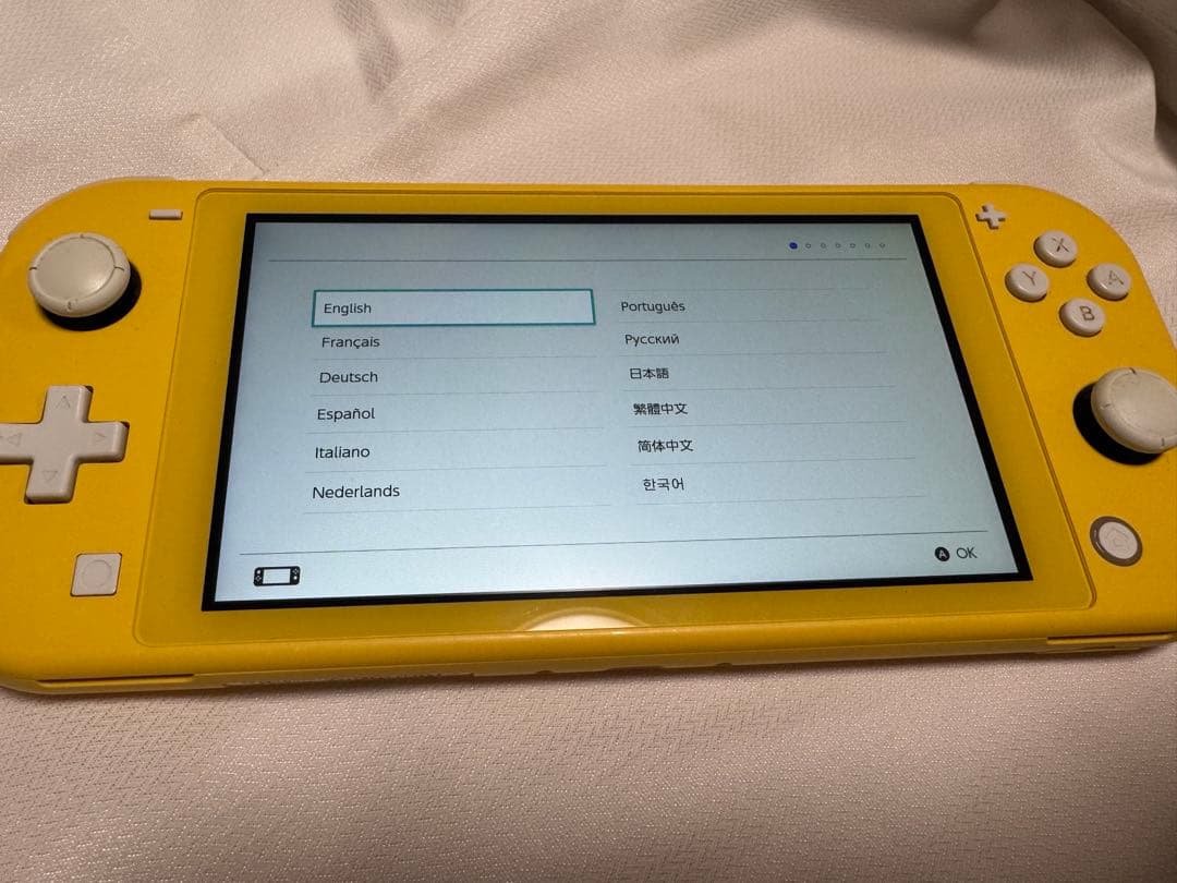 し*う様 NINTENDO switchlight イエロー