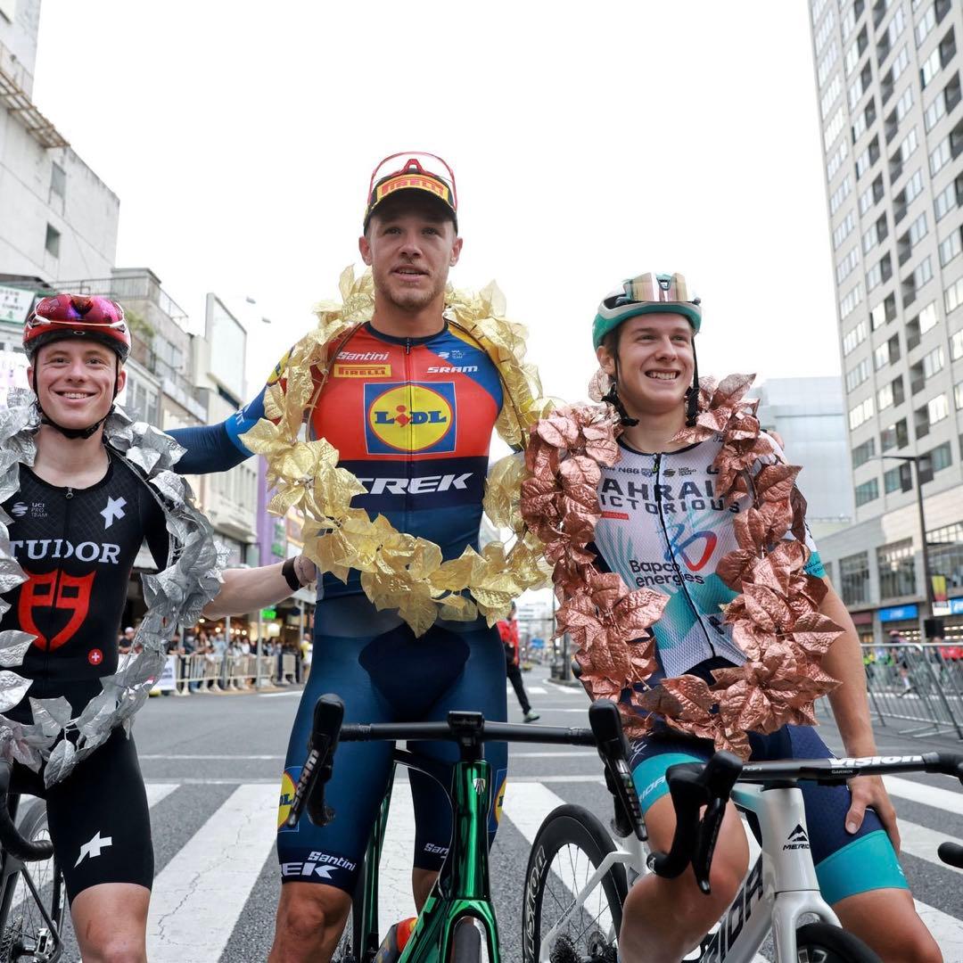 選手支給品 バーレーンヴィクトリアス 非売品 チームフーディ パーカ プロチーム