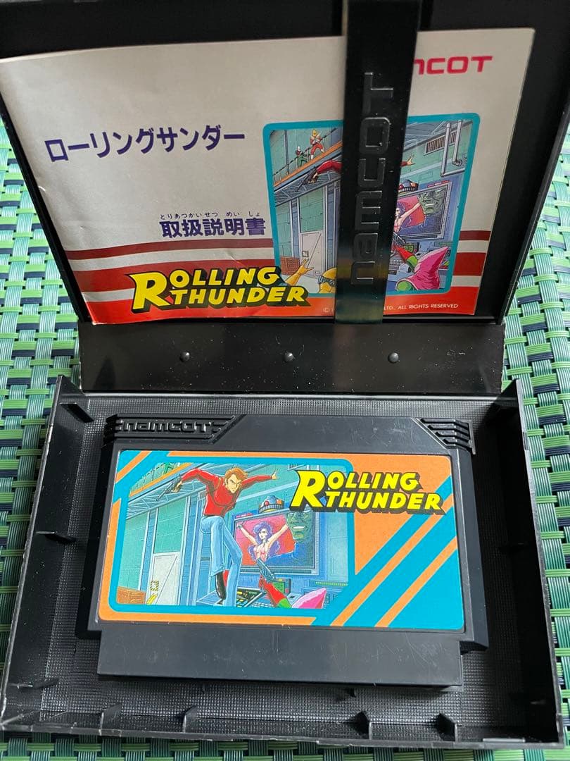 ファミコンソフト　ローリングサンダー　カセット　箱・説明書