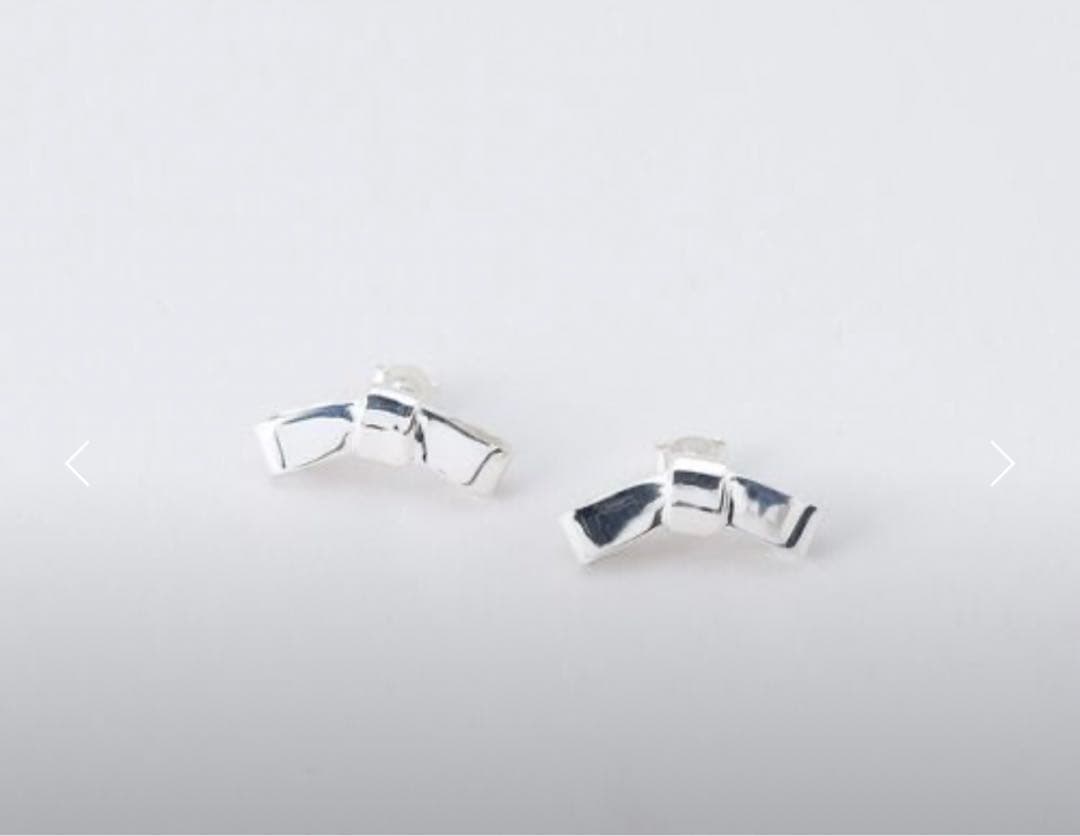 ANNIKA INEZ 新品リボンピアス