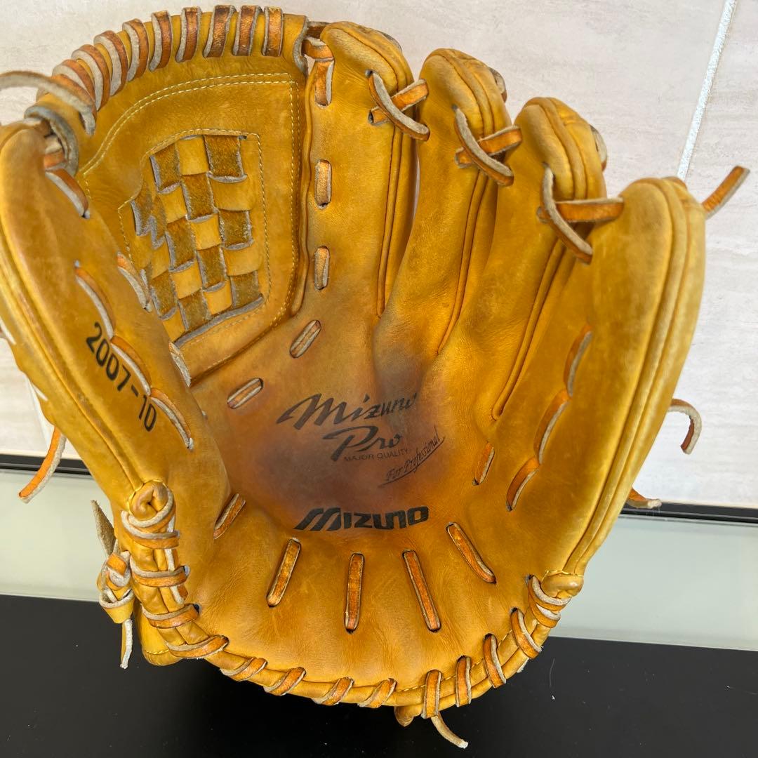 横浜ベイスターズ　秦裕二投手実使用品　ミズノ　ミズノプロ