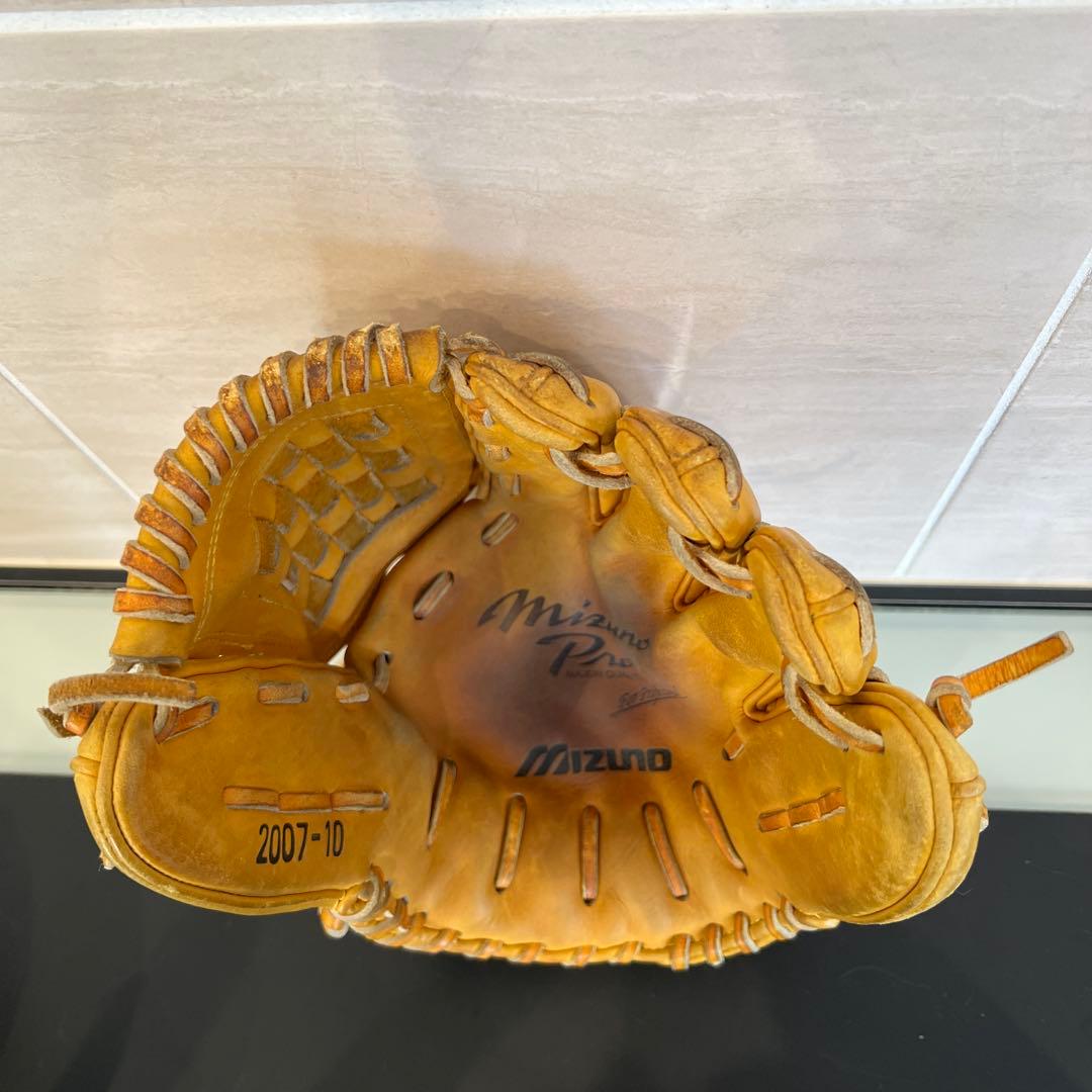 横浜ベイスターズ　秦裕二投手実使用品　ミズノ　ミズノプロ