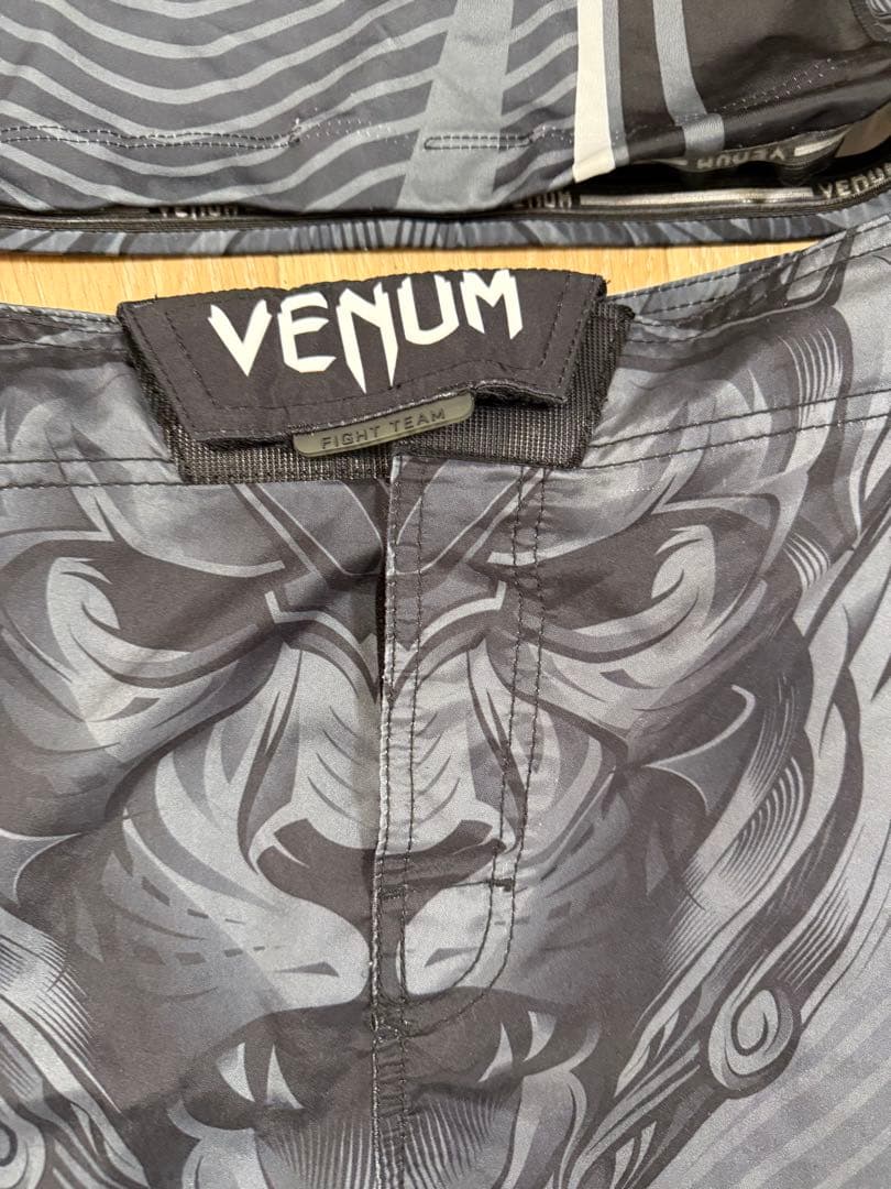 美品　Venum セットアップ　ラッシュガード　ショーツ